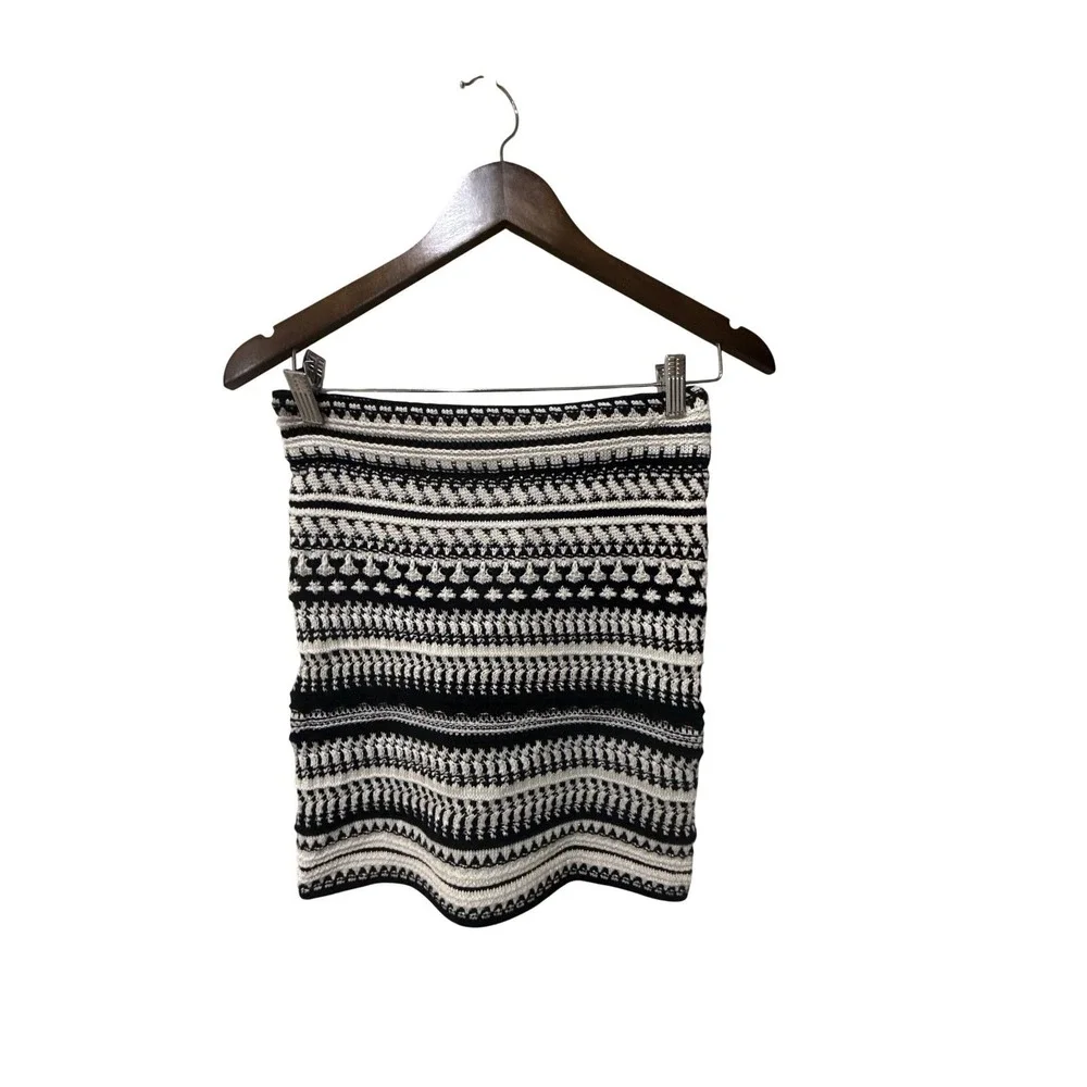 AQUA Striped Crochet Mini Skirt Size Small‎ New